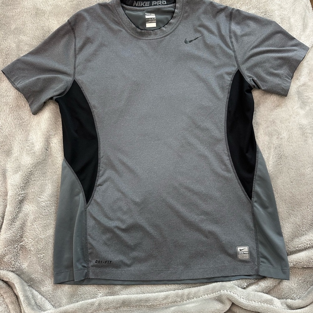 Nike Pro Men's Short Sleeve Gray and Black Tee